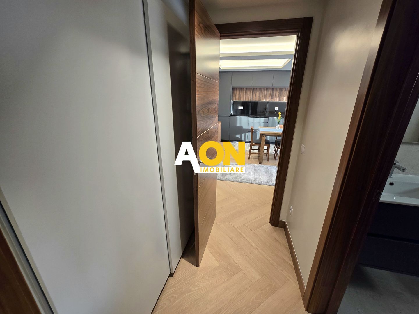 Apartament cu 2 Camere, Bloc Nou, Etaj 1, Zona Centru - Poză 8