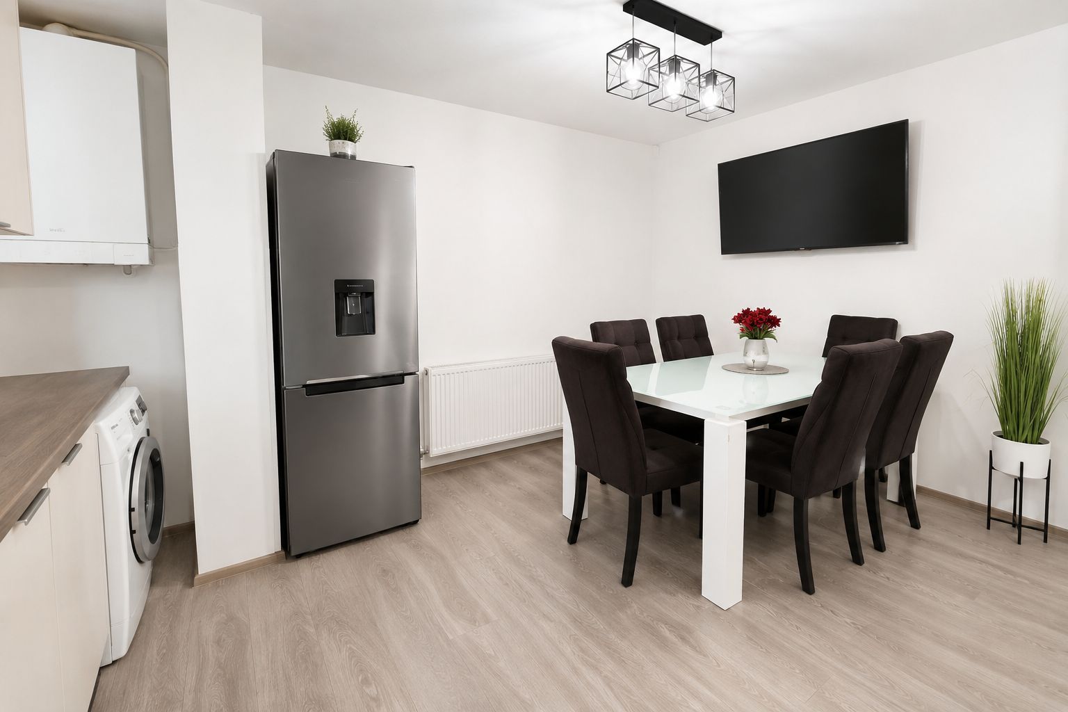 Duplex Spațios cu 3 Dormitoare și Curte Amenajată | - Poză 4