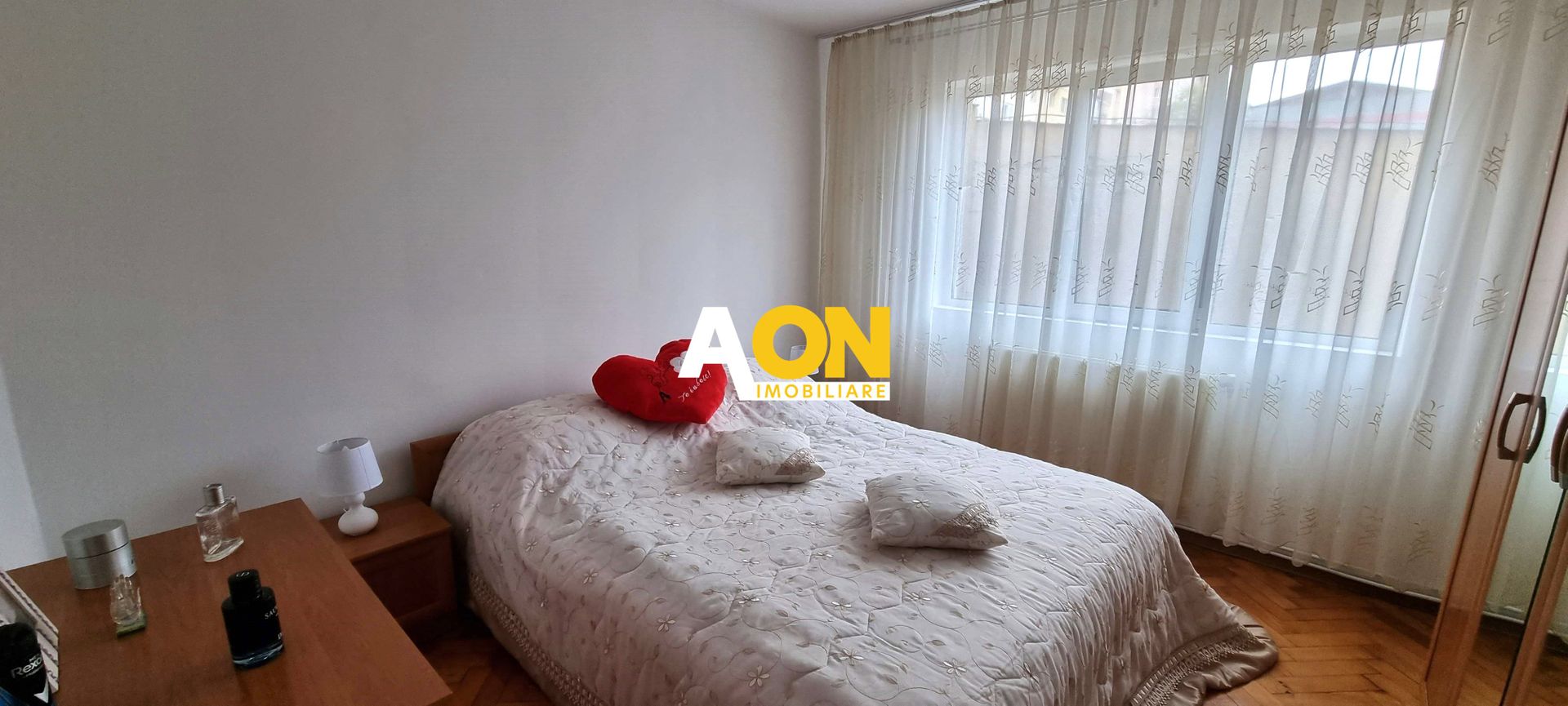 De vanzare apartament 3 camere, Cetate - Poză 4