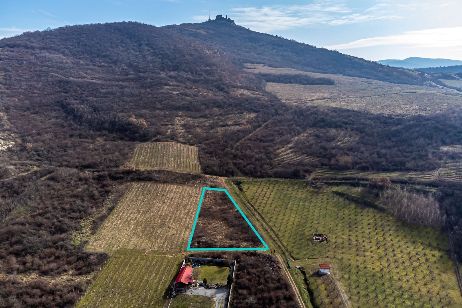 Teren intravilan în Șiria pe deal - Poză 1