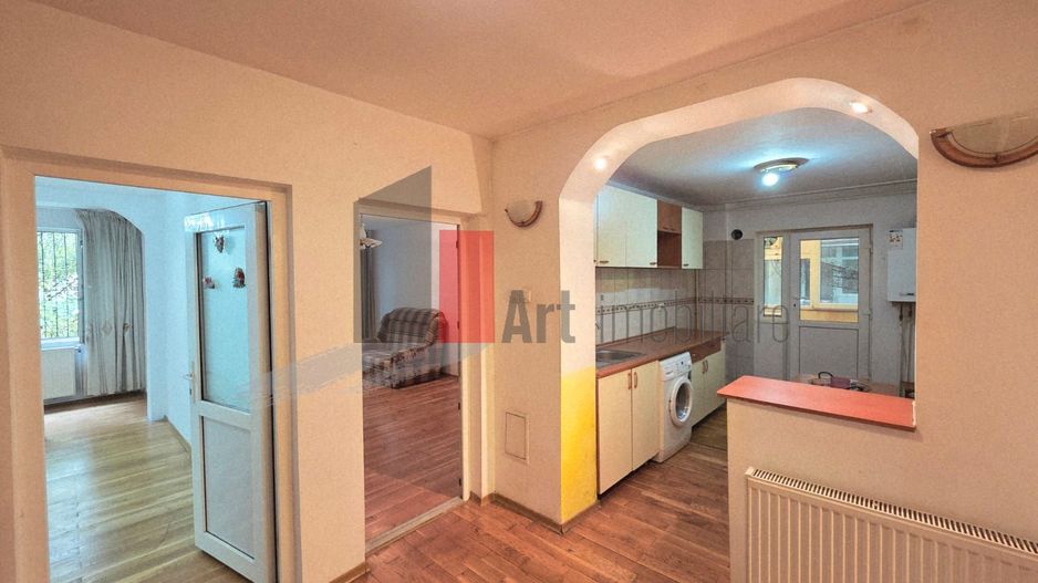 Apartament spațios cu 4 camere Crangasi - Poză 14