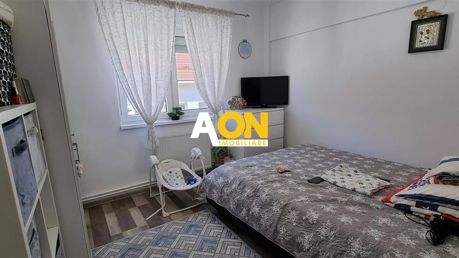 De vanzare apartament 3 camere Ampoi 1 - Poză 2