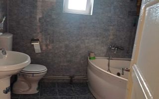 Casa individuala, zona centrala, poziționare excelentă, teren generos. - Poză 5