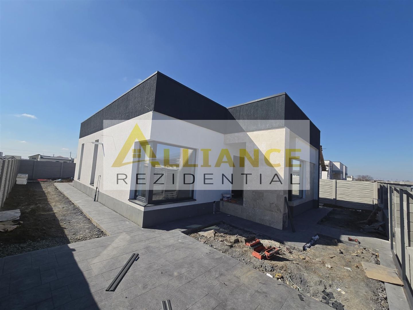 Casa individuala- 4 camere- 371mp teren- placa de beton - Poză 1