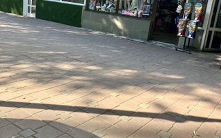 Spațiu comercial de închiriat în Piața Voievozilor, Iași – vizibilitate excelentă și flux pietonal continuu - Poză 1