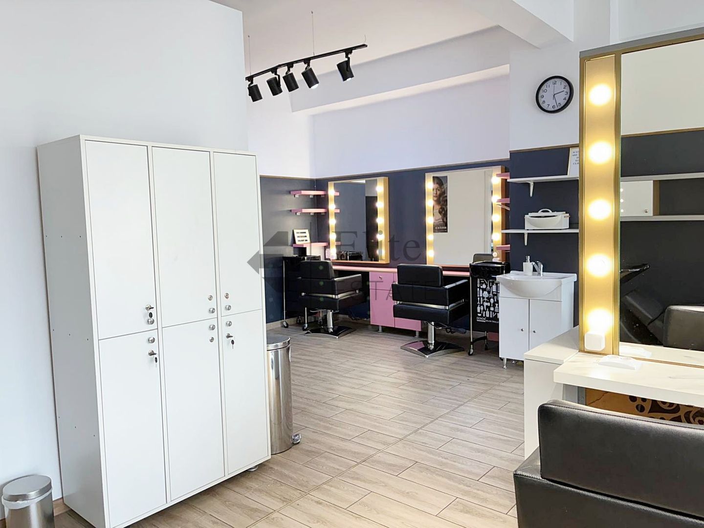 Salon de inchiriat la cheie | 9 posturi de lucru | Iosia - Poză 4