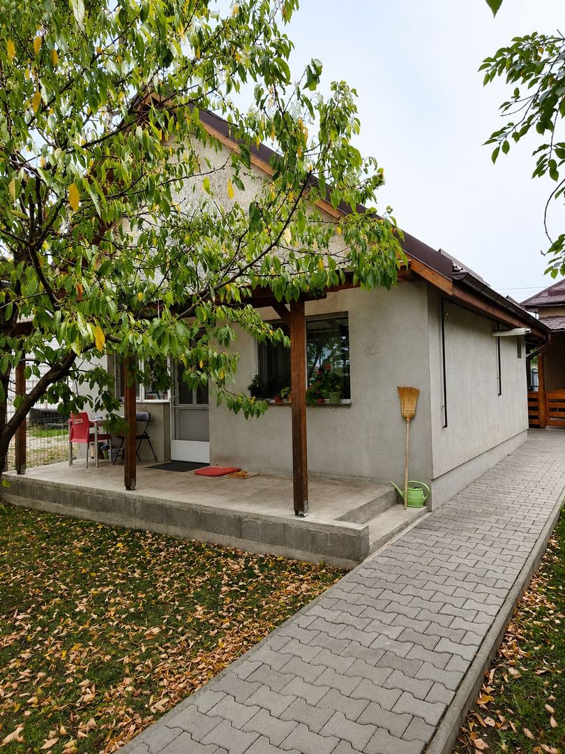 Proprietate cu două locuințe, garaj încălzit, foișor, 600 mp in Ernei - Poză 16