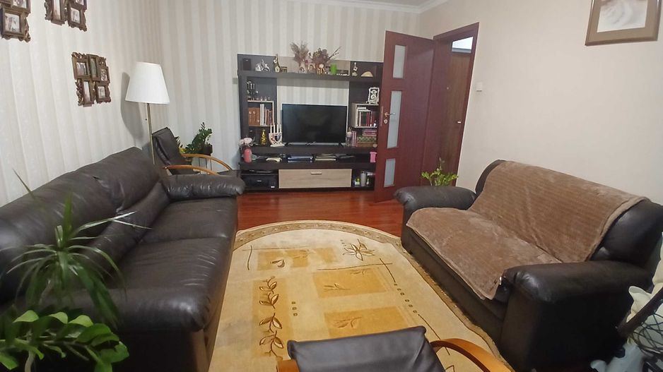 Apartament Luminos 4 Camere.  Decomandat. Zona Universitatea Spiru Haret. - Poză 2