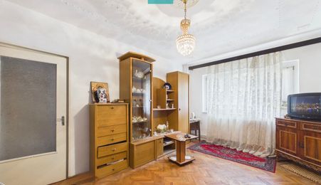 Apartament cu 2 camere semidecomandat - central