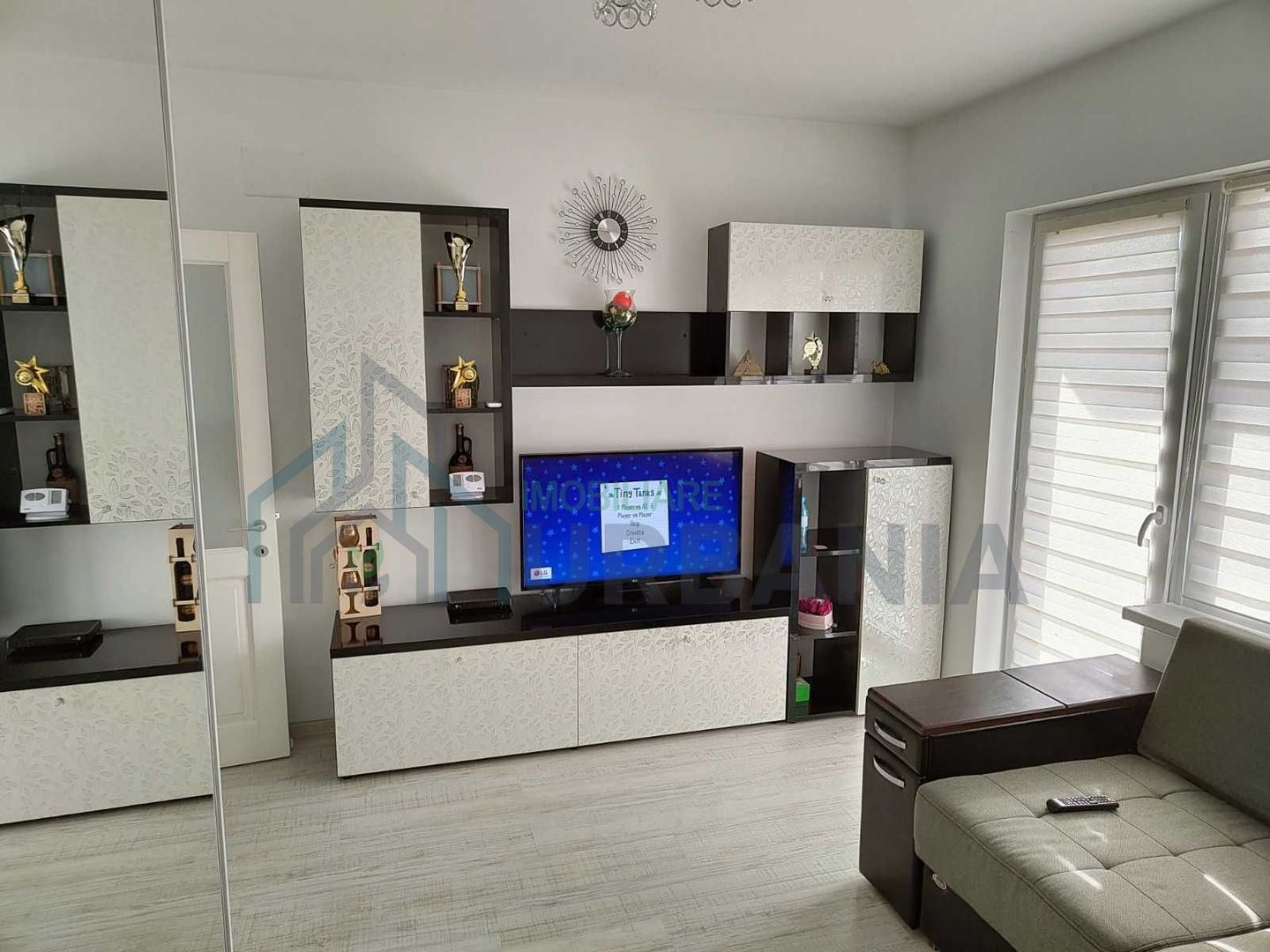 Pers fizica inchiriez apartament mobilat -utilat modern loc de parcare - Poză 1