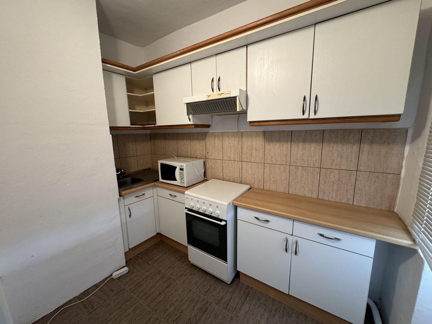 Casa S+P+2E - (posibilitate apartamentare) zona central - Poză 10