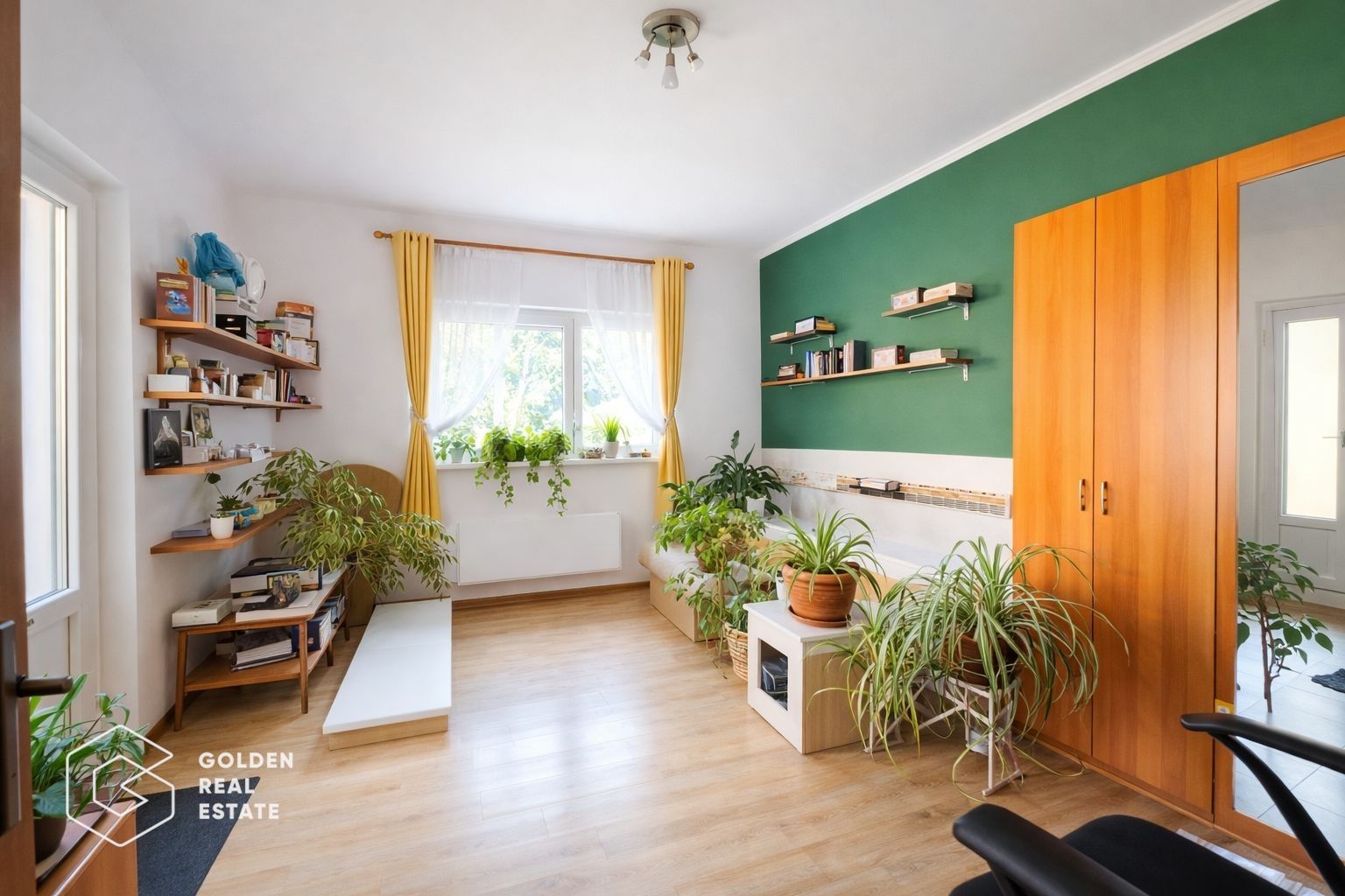 Casă individuală cu 2 apartamente de vânzare, lângă Hotel Ambasador – Dâmbovița, - Poză 1