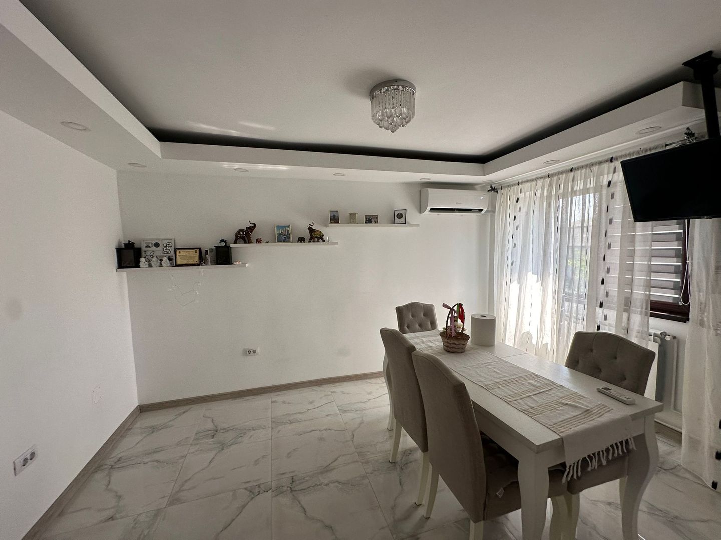 Apartament cu 3 camere, renovat modern, mobilat si utilat, zona CENTRU; - Poză 9