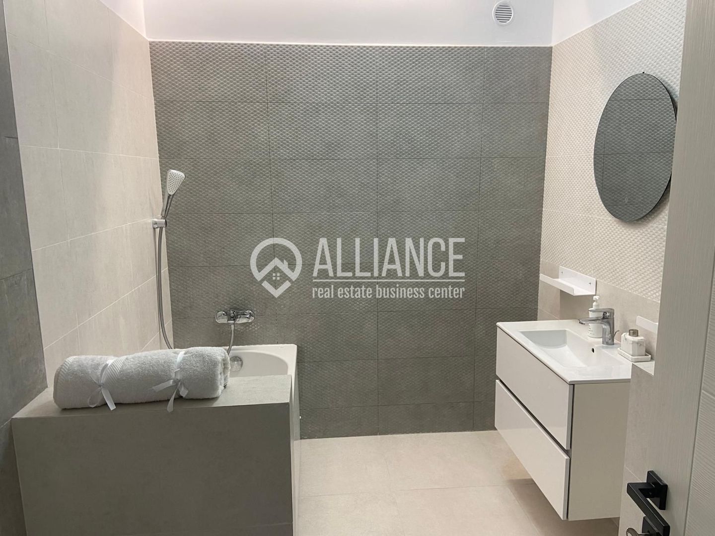 MAMAIA - (Cod01) Lake On apartament superb cu vedere la lac! - Poză 13