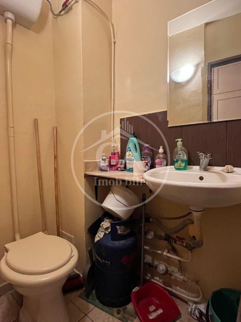 Apartament cu 3 camere de vânzare în zona Rogerius, Oradea - Poză 8