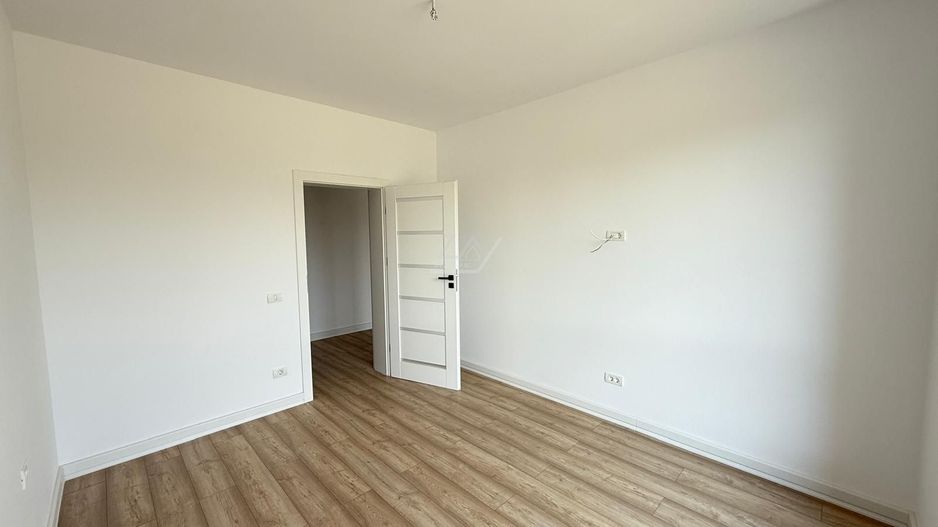 Finalizat. Gradina proprie.Pozitie excelenta - la asfalt. Loc de parcare. - Poză 5