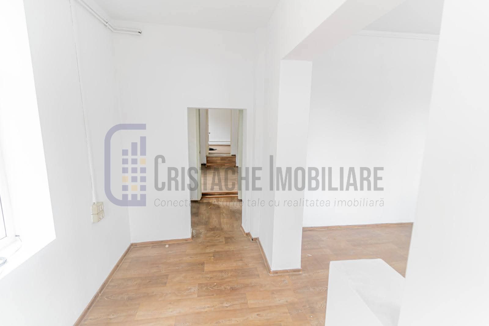 Casa nemobilata pe Bd. Marasesti, 3 camere, acces dublu, pretabil birouri - Poză 1