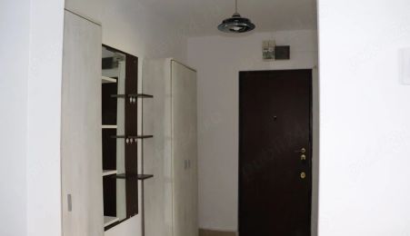 inchiriez apartament cu 3 camere