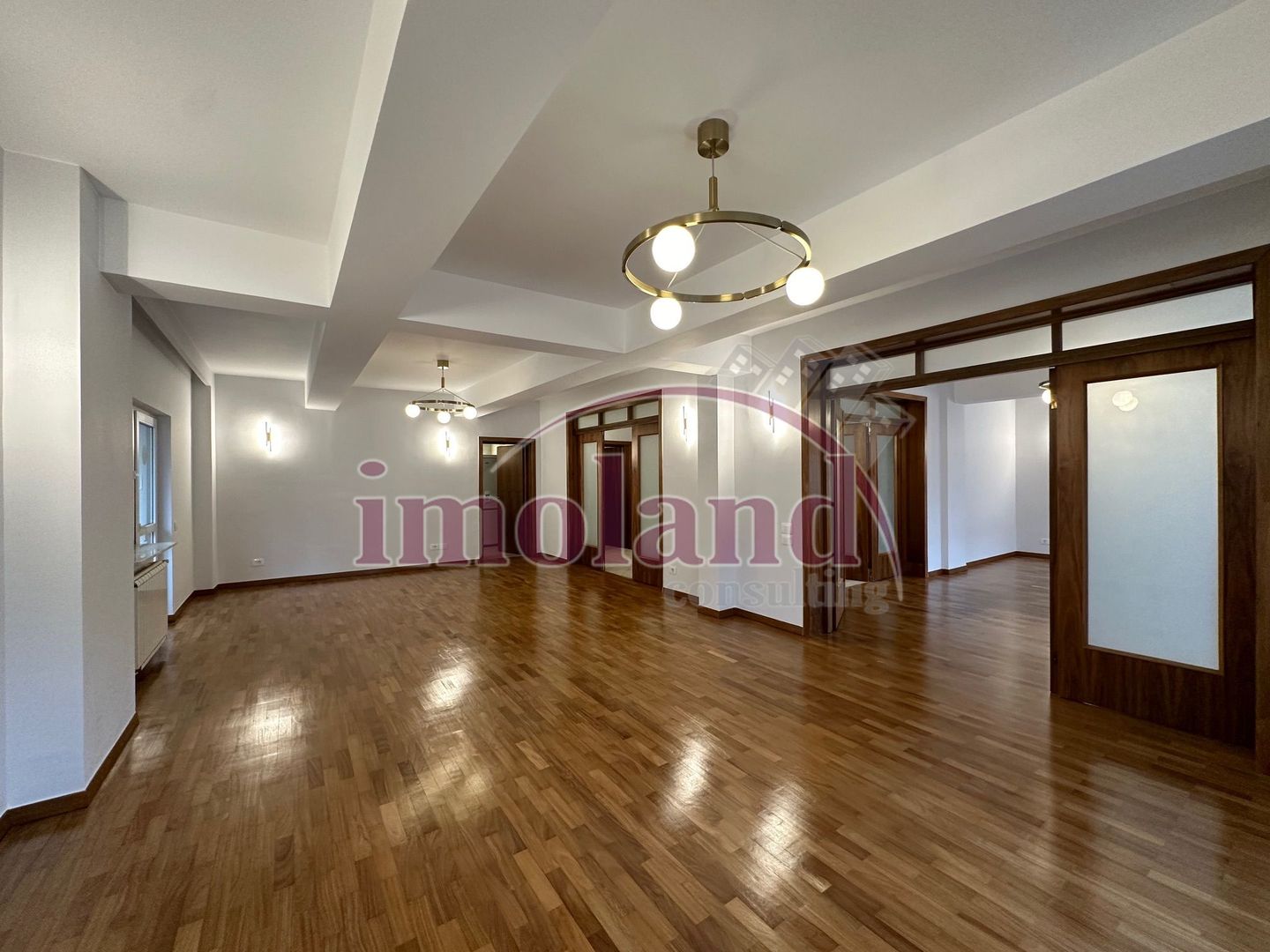 Inchiriere - 4 camere Renovate Integral - Primaverii - Poză 3