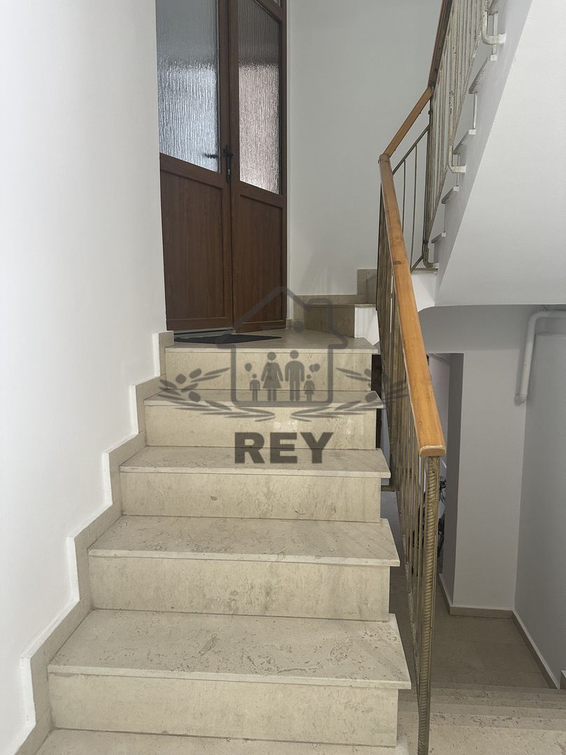 Imobil 3 niveluri, renovat, cu spațiu comercial si 2 ap.- Bd. Victoriei - Poză 8