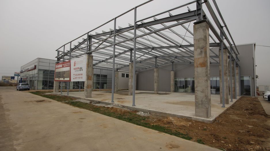 Spatiu Comercial,Showroom si birouri - inchiriere- 900 mp.  zona Calea Sagului - Poză 4