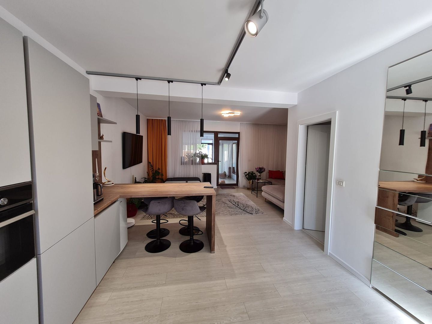 Duplex minimalist cu piscina - Poză 11