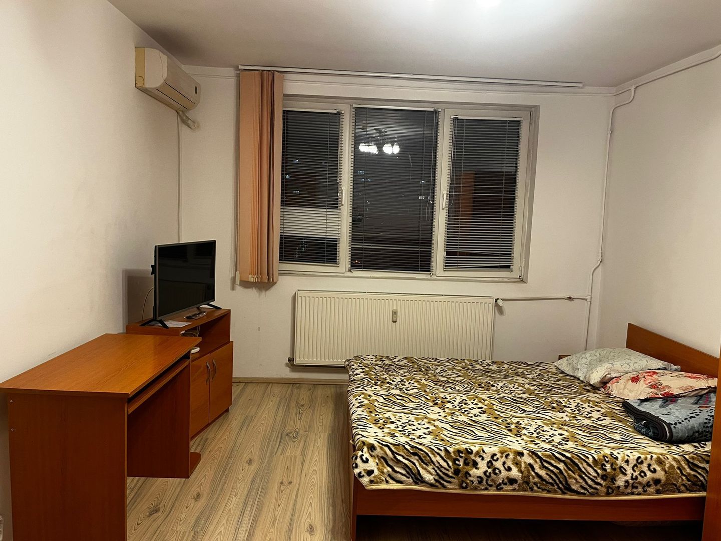 Apartament 2 camere decomandat, etaj 4, renovat, metrou 1 Decembrie 1918 - Poză 1