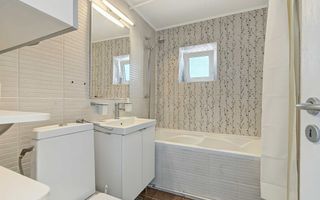 Central-Eremia, ap. 3 camere, 2 băi + boxă,proaspăt zugrăvit, et.2 - Poză 9