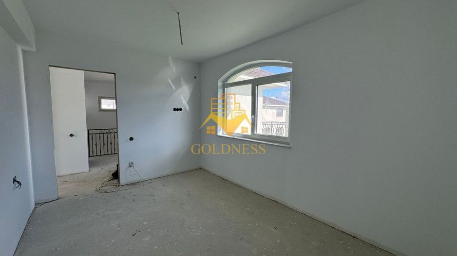 Casa 4 Camere Semifinisata, 2 Garaje, Curte 450mp, Terase 93mp, Dezmir - Poză 7