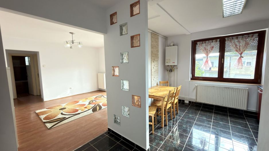Apartament 2 camere Republicii Etaj III - Carei - Poză 3