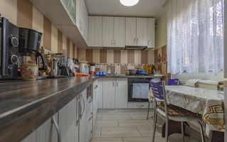 Casă / Vilă cu 6 camere de vânzare în zona Sagului - Poză 4