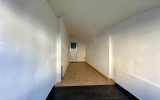 Spatiu comercial de inchiriat la parter in zona centrala - Poză 4