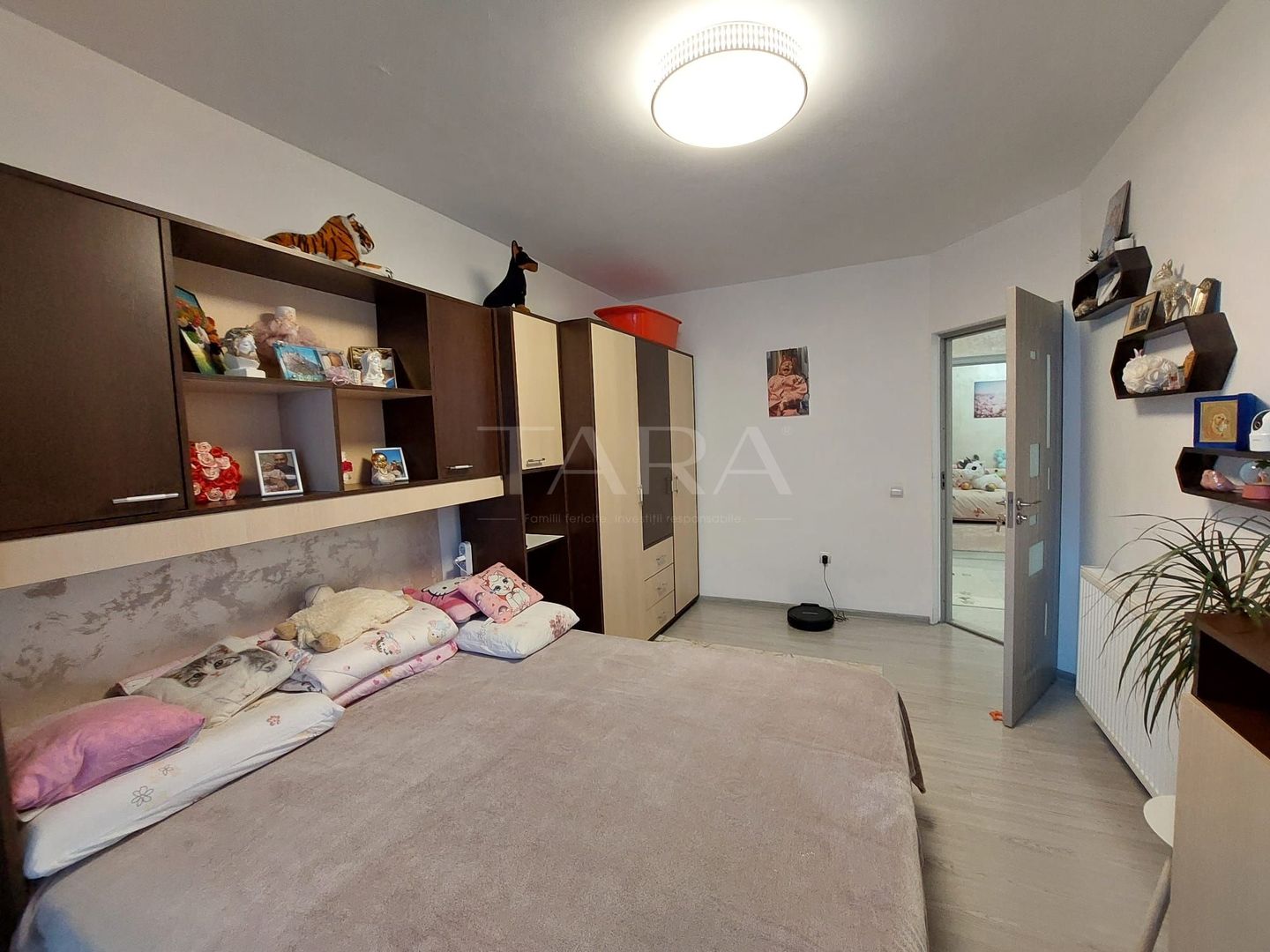 Apartament cu 3 camere, 2 balcoane și parcare, zona Floresti. - Poză 7