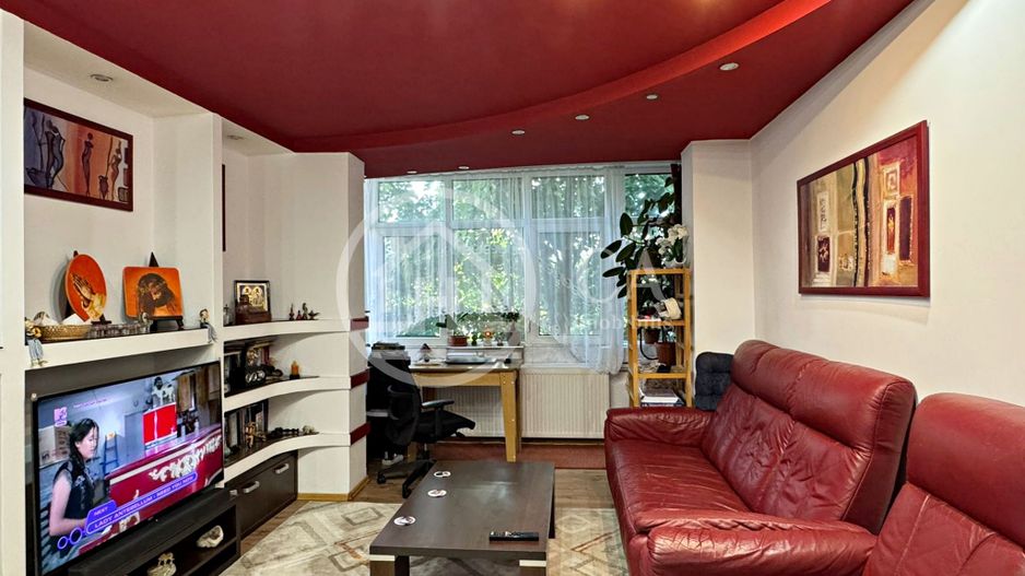 Apartament de vânzare cu 4 camere în zona Rogerius, Oradea - Poză 1