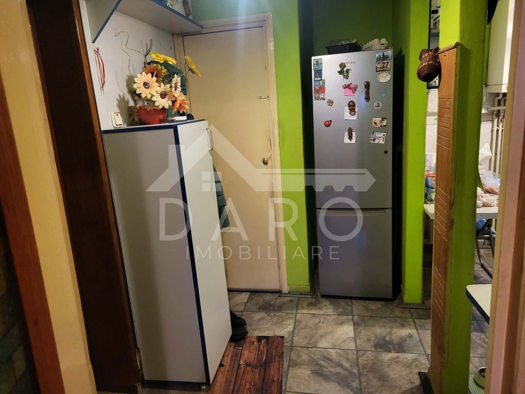 Vând apartament cu 3 camere în Dambu - Poză 4