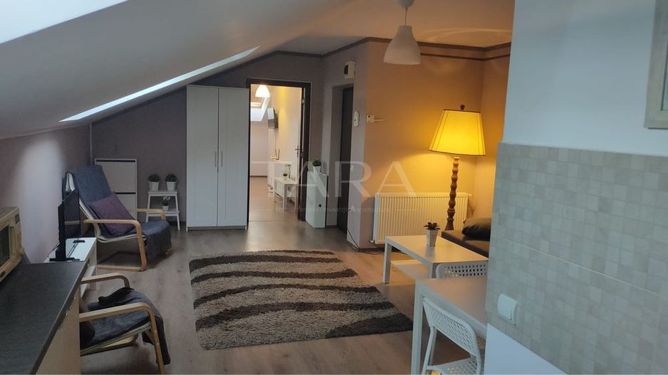 Mansardă cu 2 camere de vânzare în Florești, strada Florilor - Poză 4