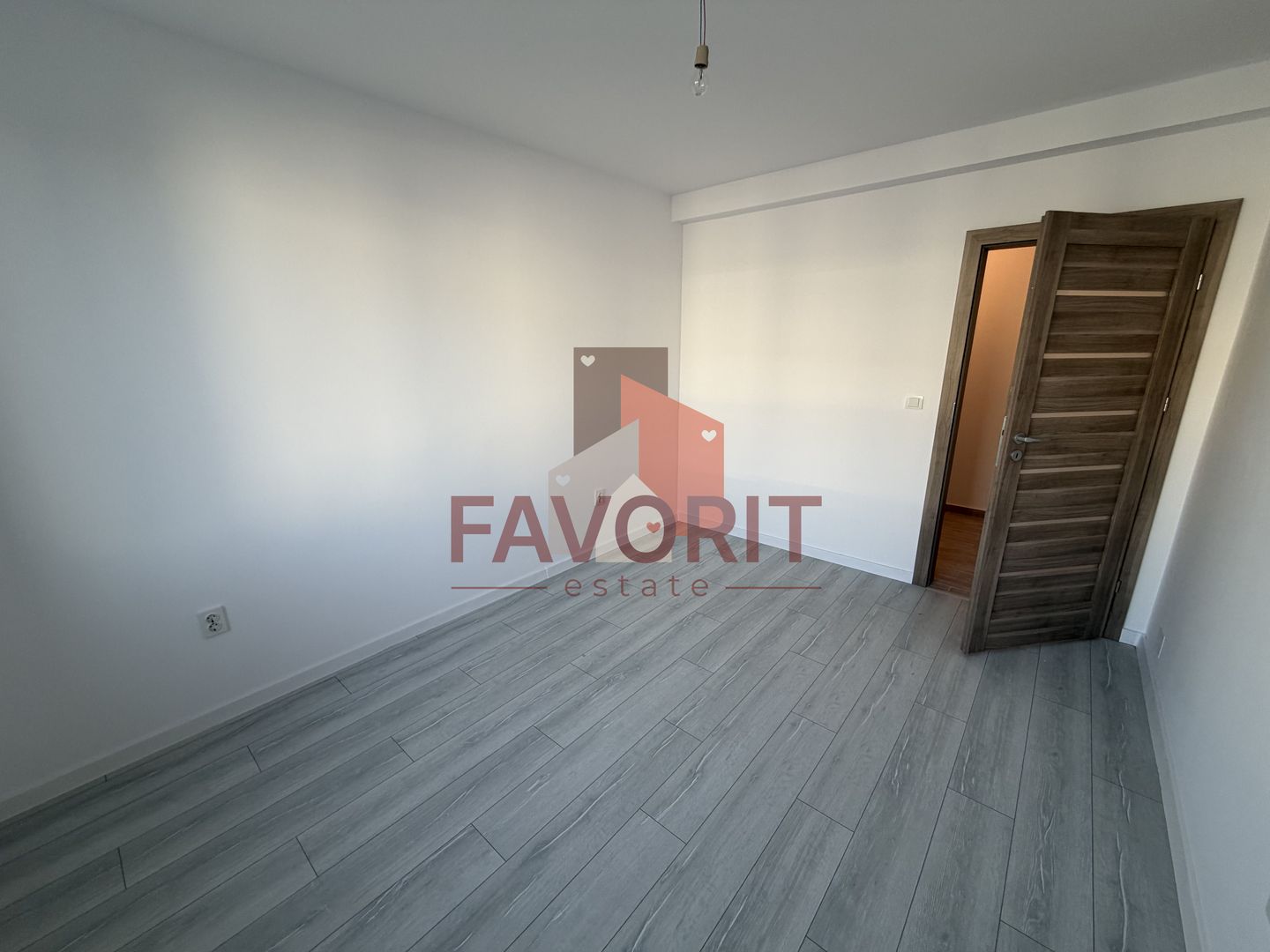 Etaj 2. Disponibil imediat. Decomandat. TVA 21% inclus in pret - Poză 9