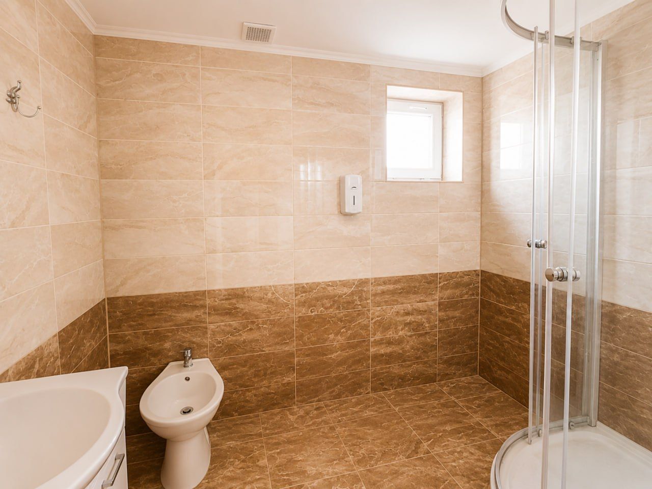 Cahul – Casă 3 Camere + Living | 139 m² | Teren 7.7 ari + Garaj | 95.000 € - Poză 45