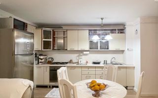 Vând apartament 3 camere | Zonă centrală - Poză 1