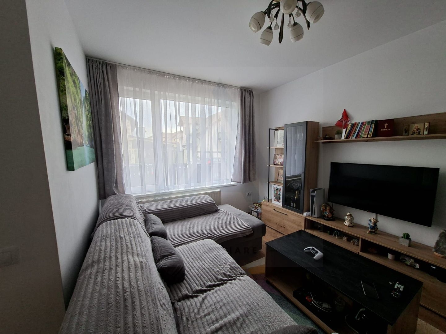 Casa moderna 4 camere 2 bai curte si parcare privata in Arhitectilor - Poză 2