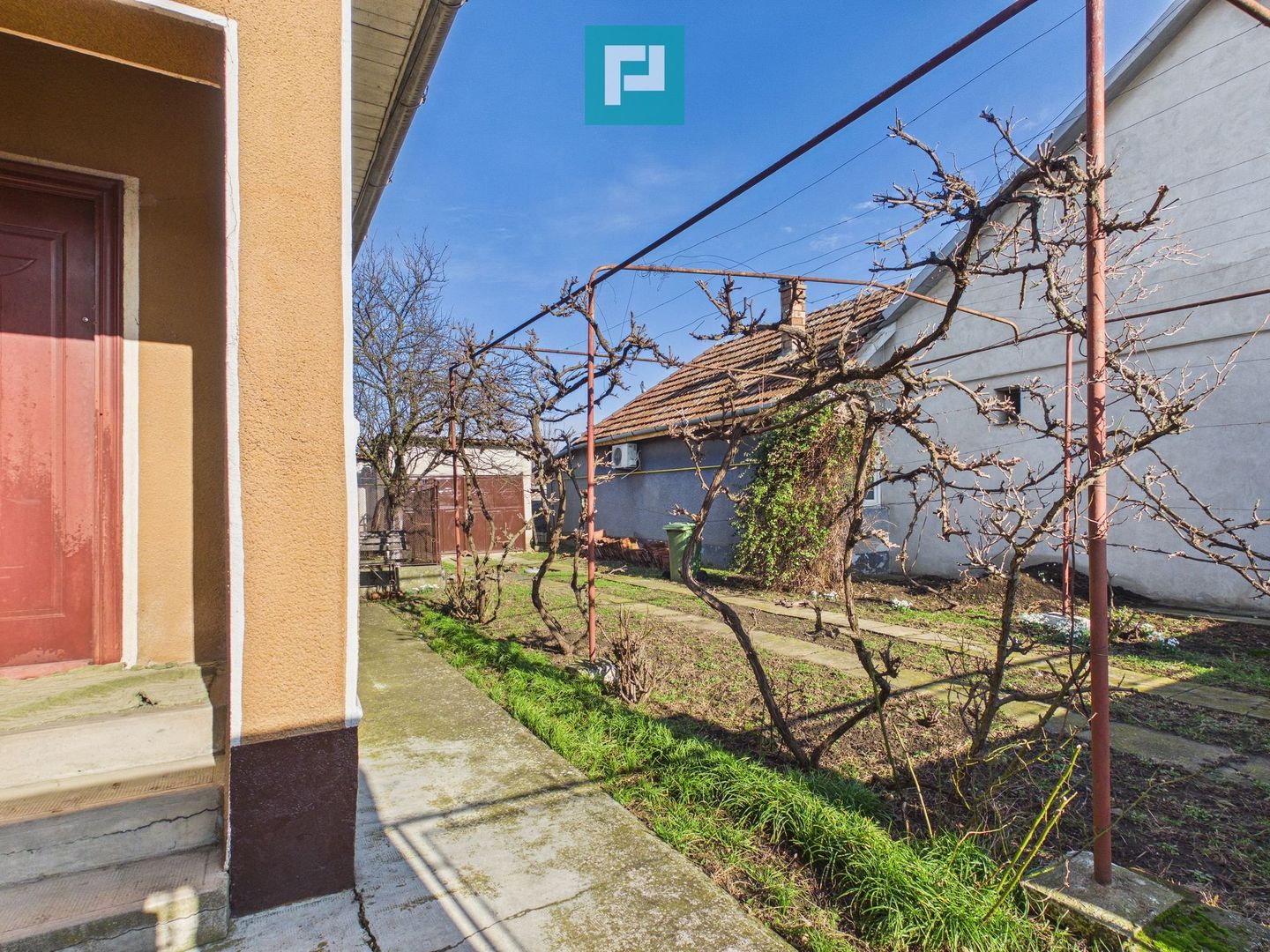 Casă cu 4 camere toate utilitățile și 1150mp teren - Poză 11