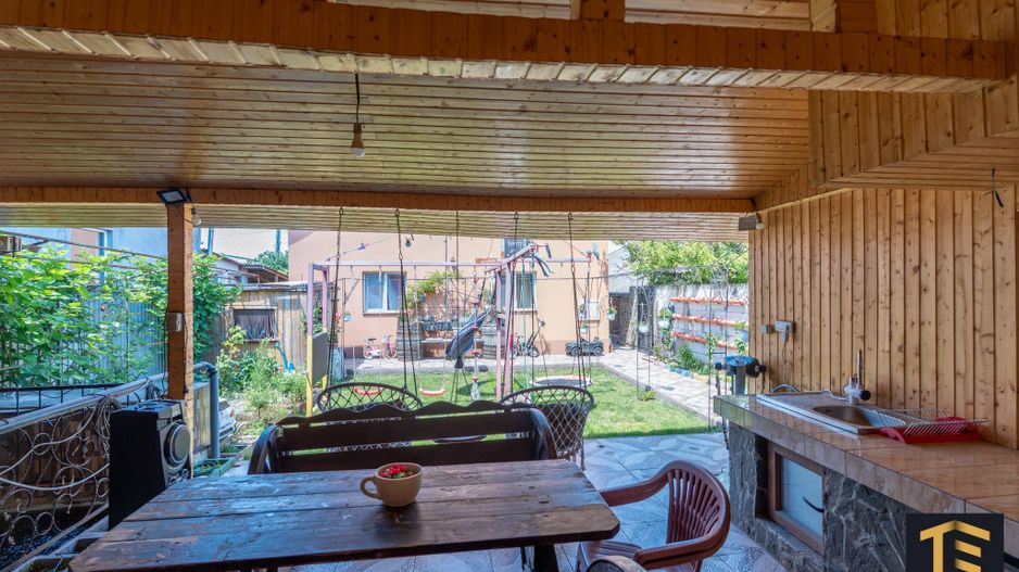 Casă P+M Năvodari | 6 camere | Curte superb amenajată - Poză 6