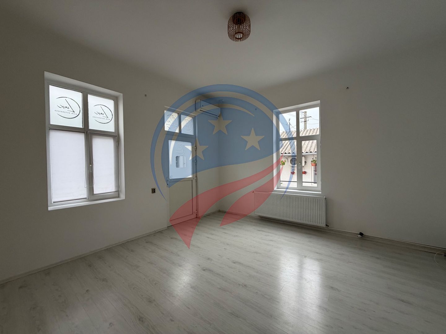 SPATIU CENTRAL 25 METRII PATRATI ACCES STRADAL - Poză 2