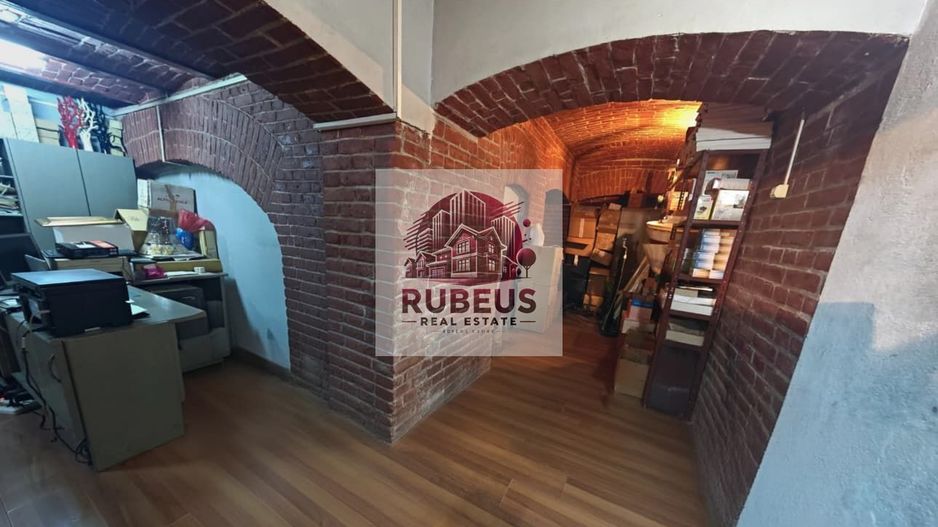 O Locație cu Istorie și Eleganță – În Centru, Pentru Afaceri Distincte - Poză 11