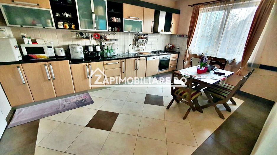 Casa 6 camere, 295 mp.utili, 1.000 mp teren, cartier Unirii - Poză 4