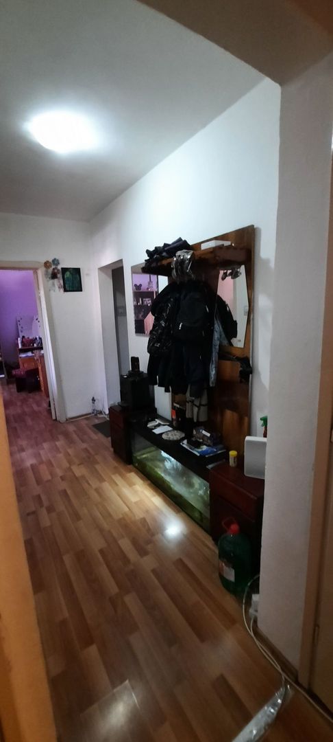 Sagului-Turist | 3 Camere | Decomandat | Etaj Intermediar. - Poză 8