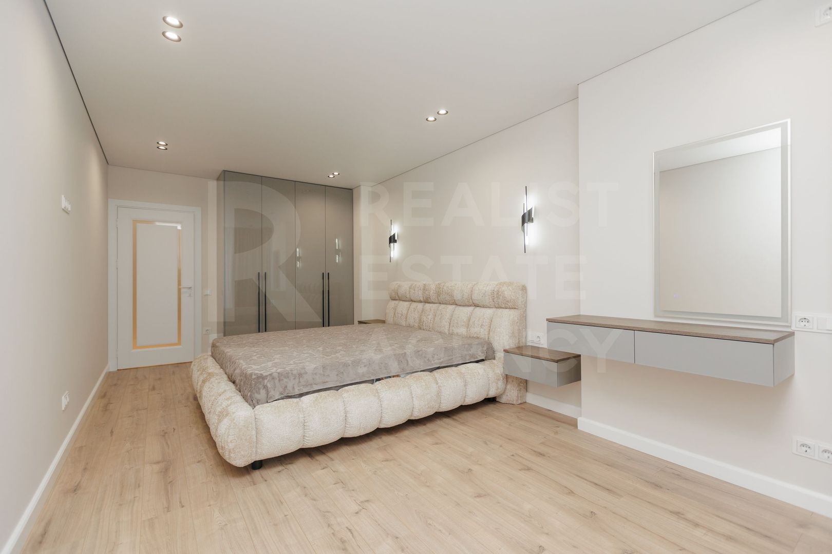 Vânzare, apartament, 2 odăi + living, str. Ion Buzdugan, Buiucani - Poză 8