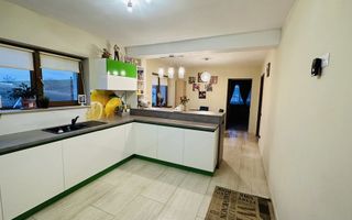 Casa 5 camere 260mp, garaj, terasa,livada, In Apahida - Poză 5