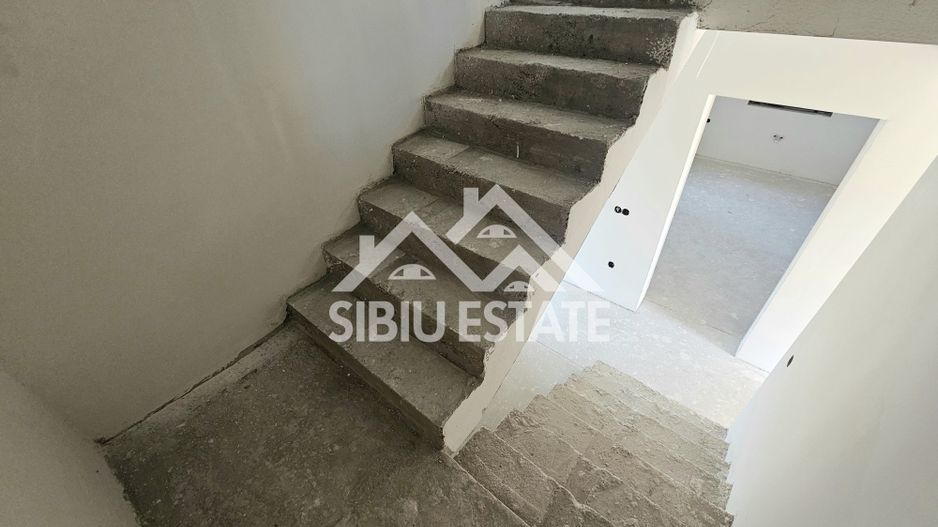 Casa noua 4 dormitoare, spatiu bun pentru familie - Poză 17