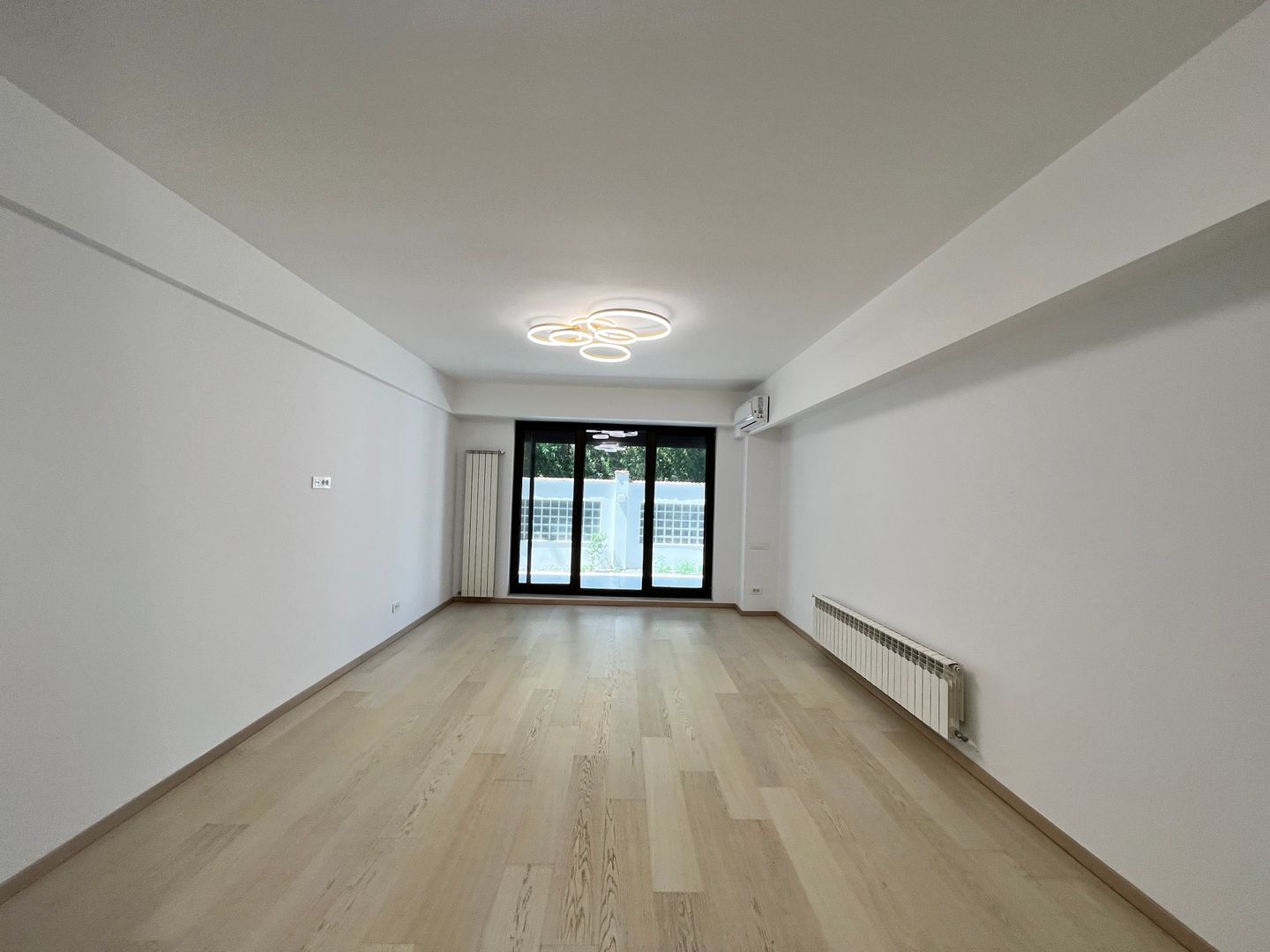 APARTAMENT SUPERB CU 5 CAMERE  LA INCHIRIERE PE SOSEAUA NORDULUI - Poză 2